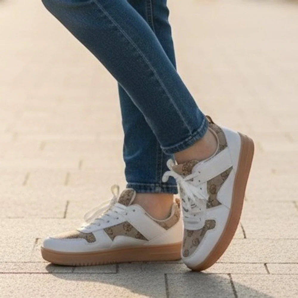 La Sheelah Rexx-02 Womens White Tan Monogram Low Top Sneakers Shoes Size 7